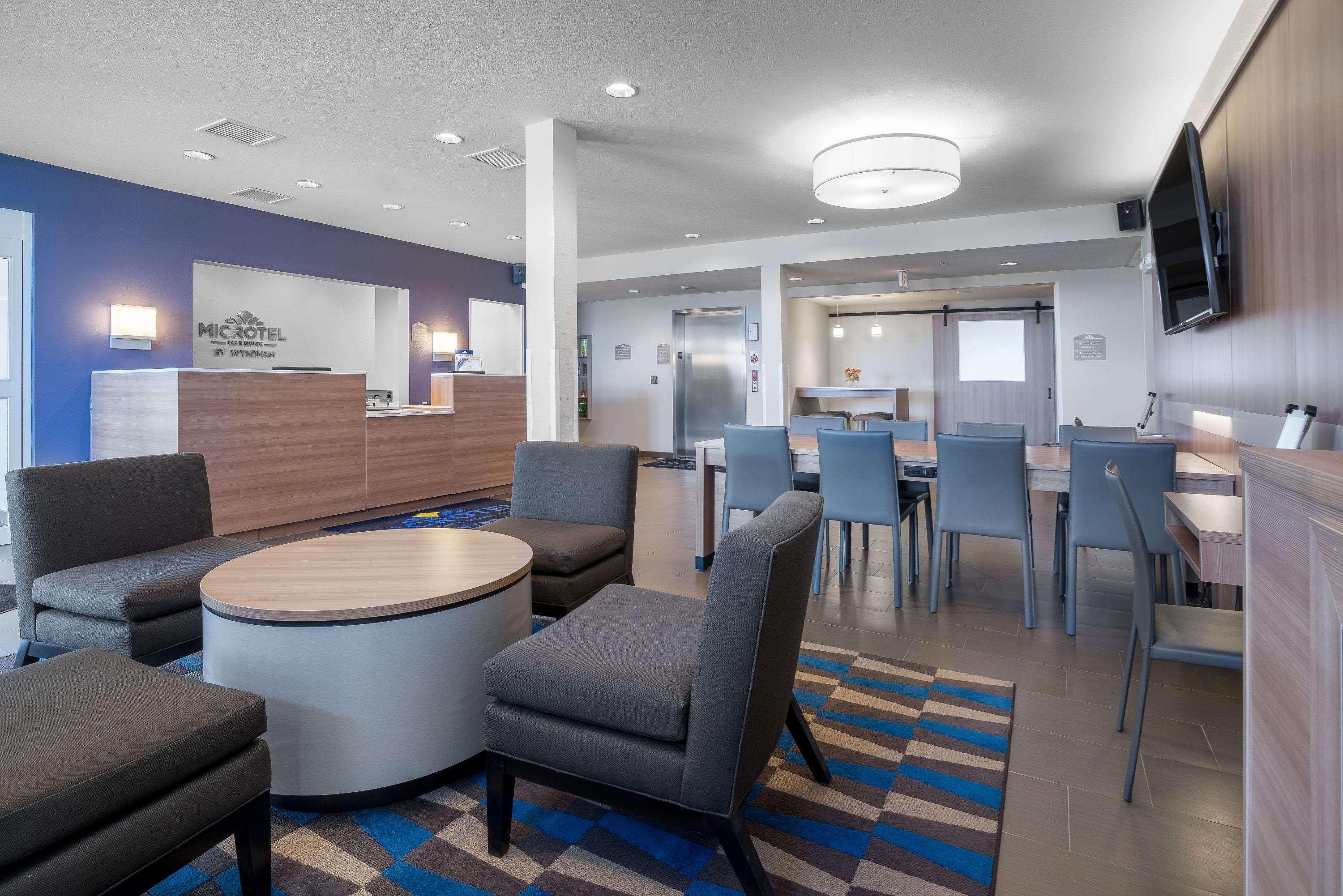 Microtel Inn & Suites By Wyndham Moorhead Fargo Area Екстер'єр фото