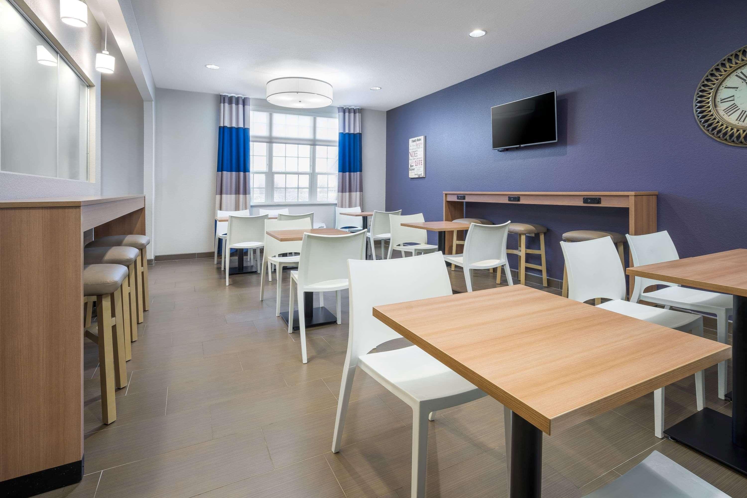 Microtel Inn & Suites By Wyndham Moorhead Fargo Area Екстер'єр фото