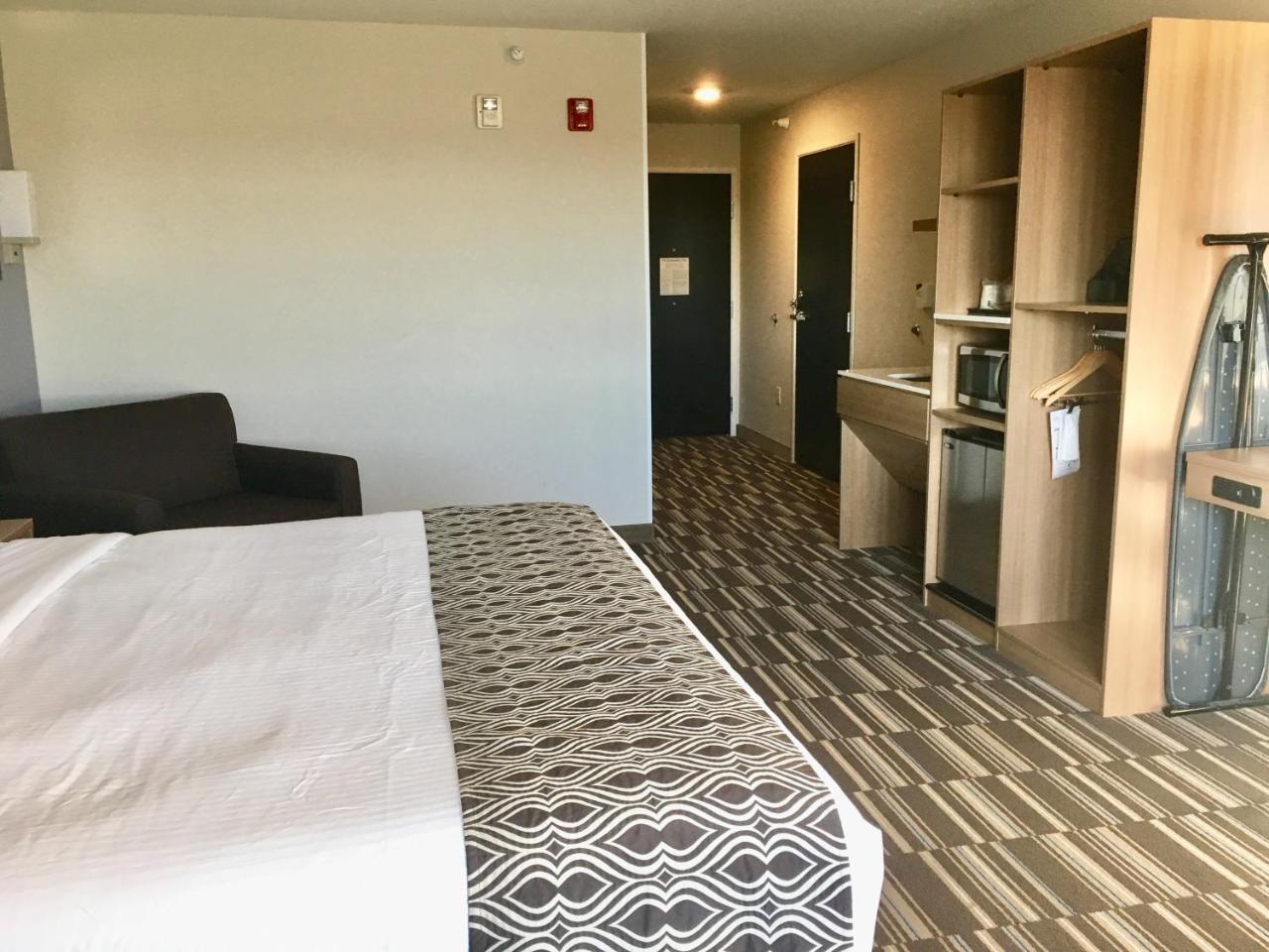 Microtel Inn & Suites By Wyndham Moorhead Fargo Area Екстер'єр фото